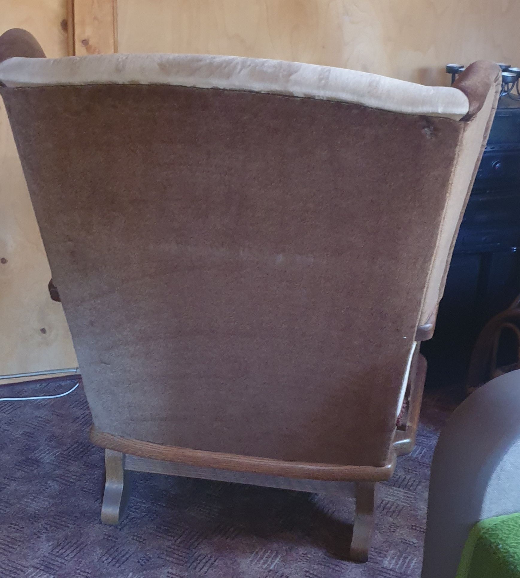 Fotel z masywnego drewna