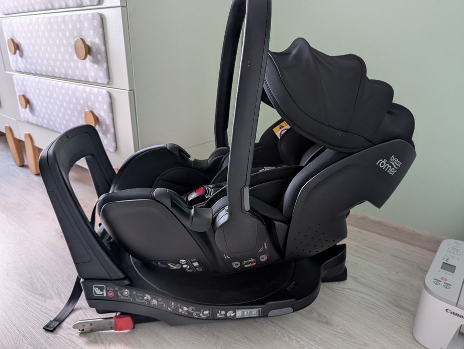 Fotelik samochodowy Britax Romer z bazą obrotową