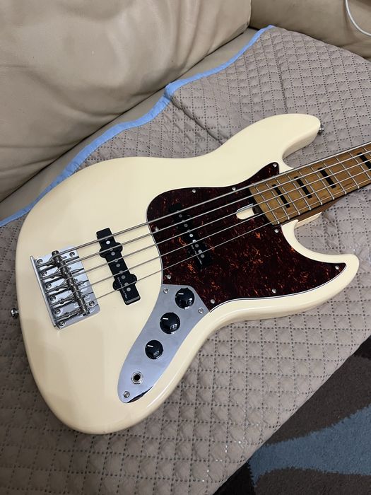 Baixo Sire V5r White