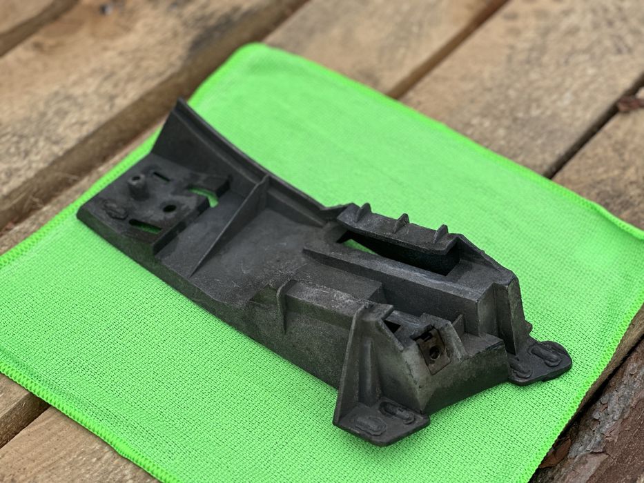 BMW E39 кронштейн М бампера R правий М пакет е39 Кріплення Передній М