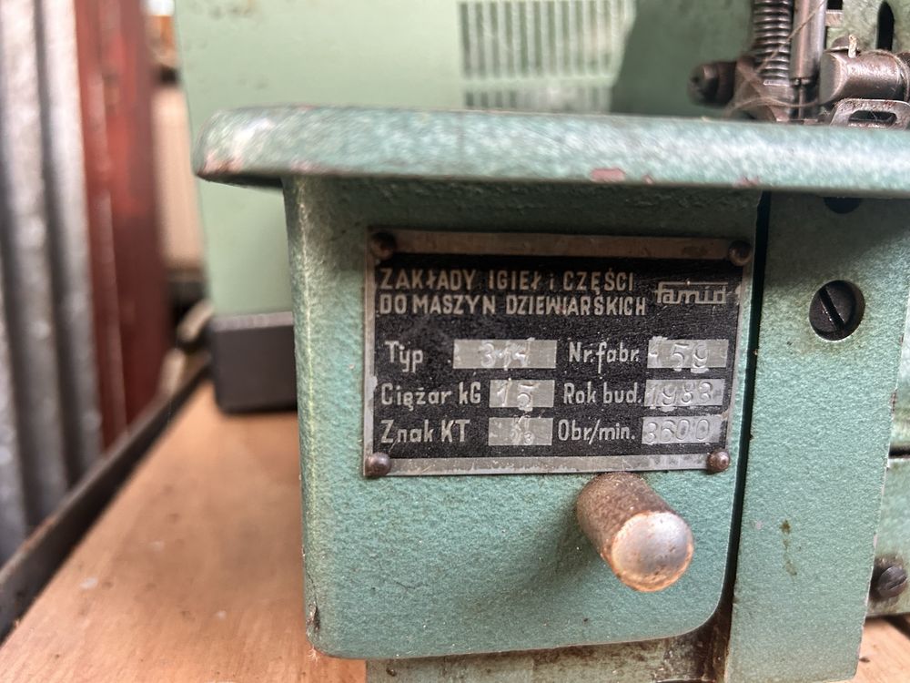 Stara maszyna do szycia overlock 3 nitkowy