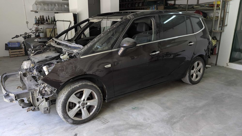 Vendo Opel Zafira C Tourer 2.0 165cv 2012 com documentos Motor A20DTH