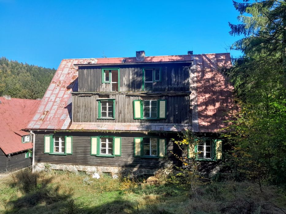 Dom na końcu świata w Parku Krajobrazowym Doskonały na apartamentowiec