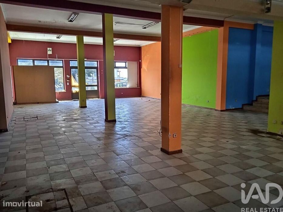 Loja / Estabelecimento Comercial T2 em Nelas de 345,00 m2