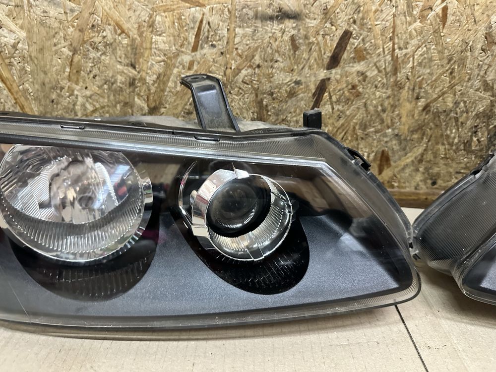 Передні фари Nissan Almera N16 Нісан Альмера Н16 2002—2006 ціна за пар