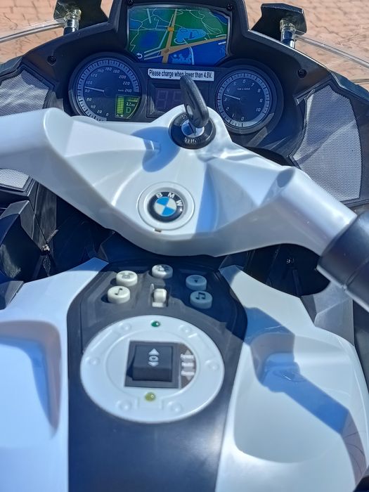 Motorek policyjny BMW na akumulator