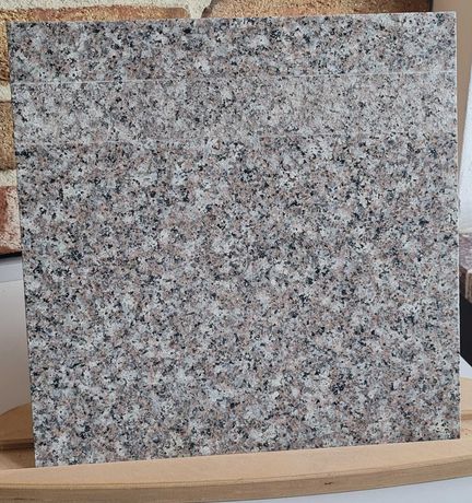 Wyprzedaż- Granit Grenada ciemno szare płytka i stopnice 30.5x30.5x1cm