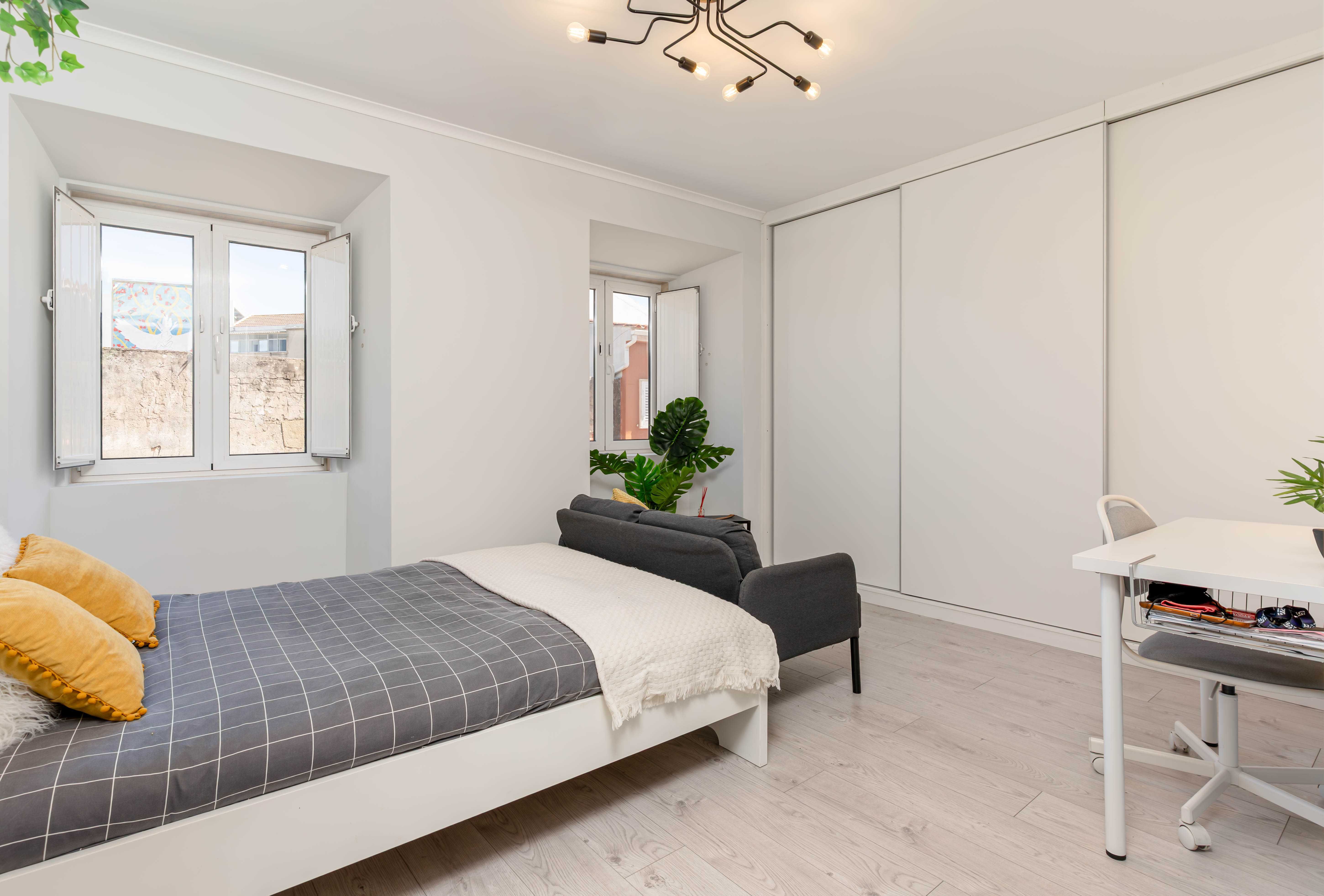 T4 Duplex Remodelado com 4 casas de banho  Almada
