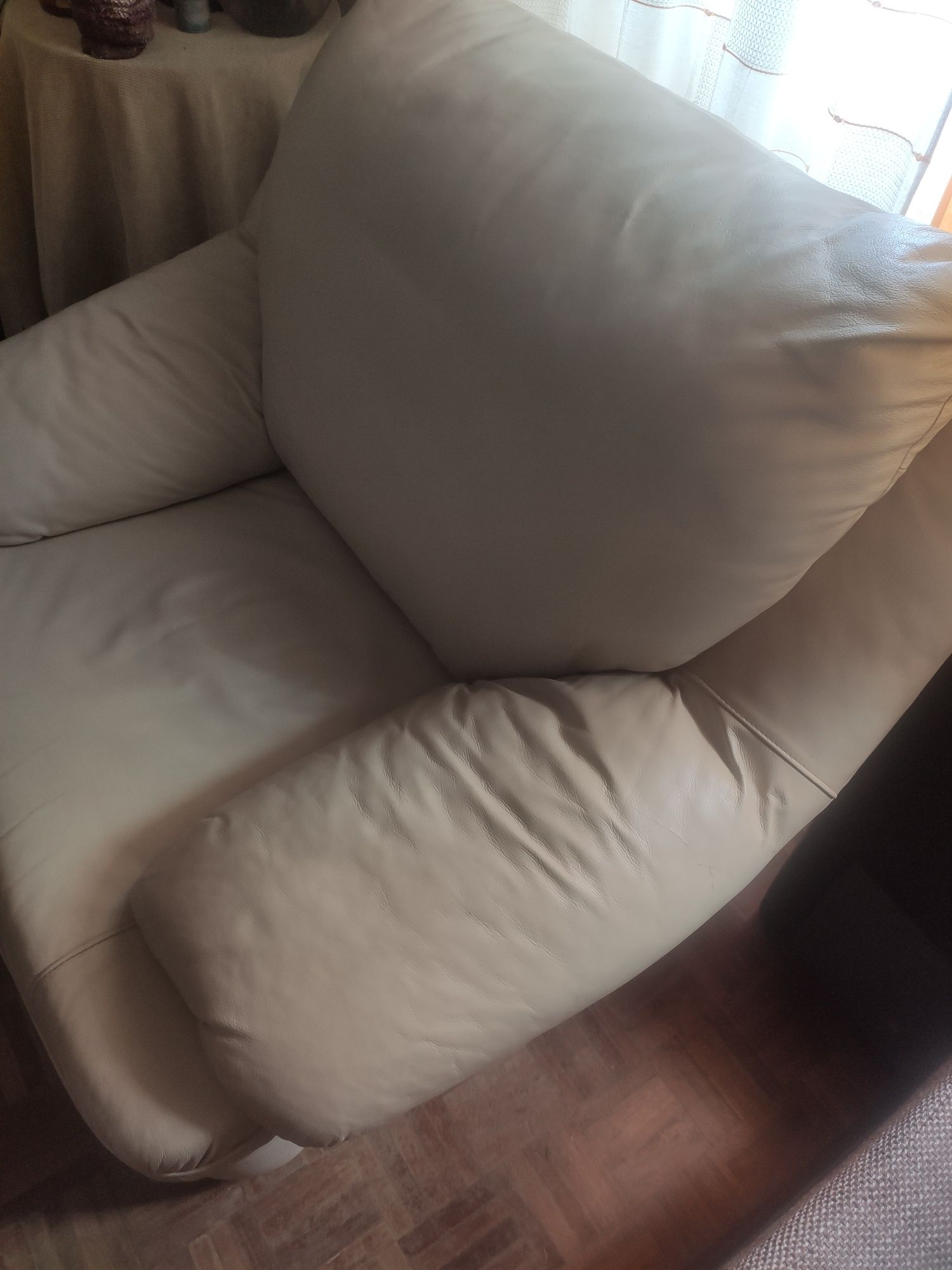 Sofá em pele (branco )