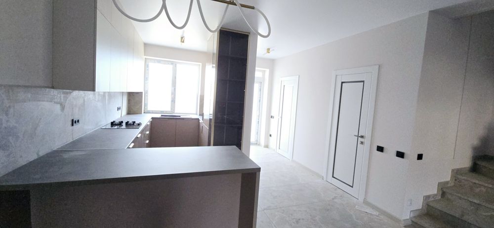 Таунхаус з ремонтом та меблями. ЄОселя