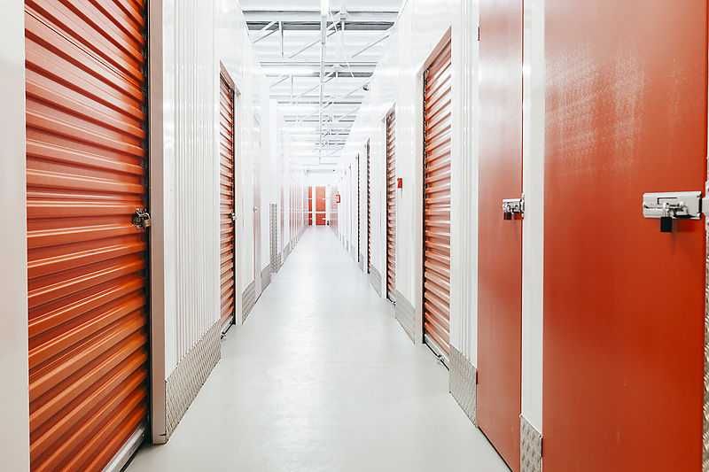 Склад для хранения вещей ячейка, кладовка, контейнер, бокс аренда