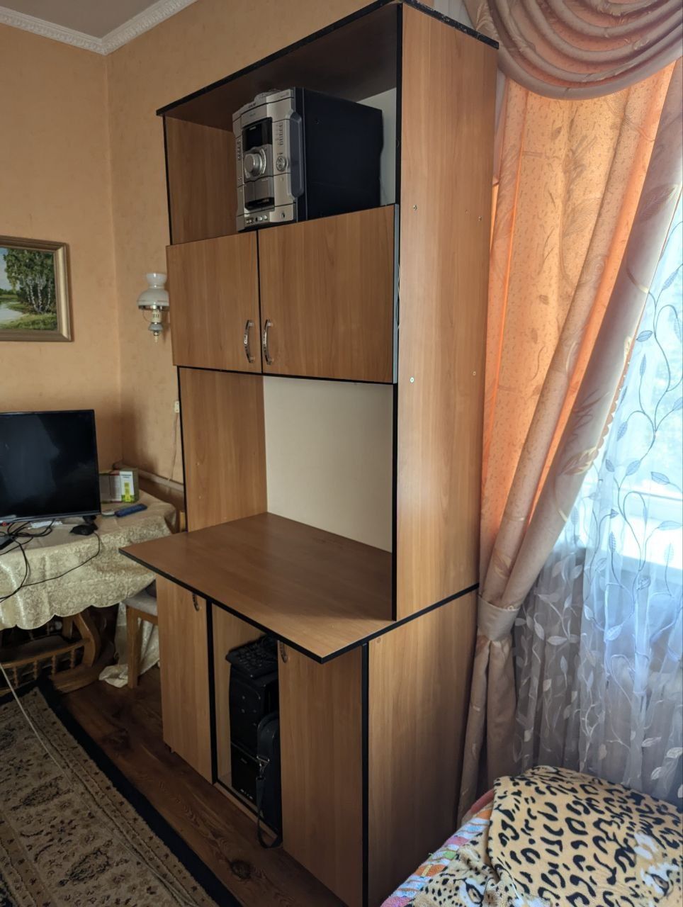 Стол с антресолью