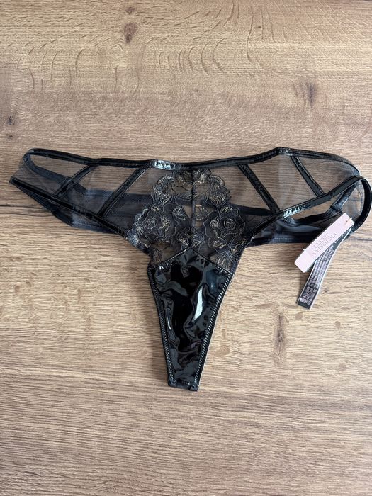 Victoria’s Secret majtki M stringi ala lateks z kolekcji very sexy
