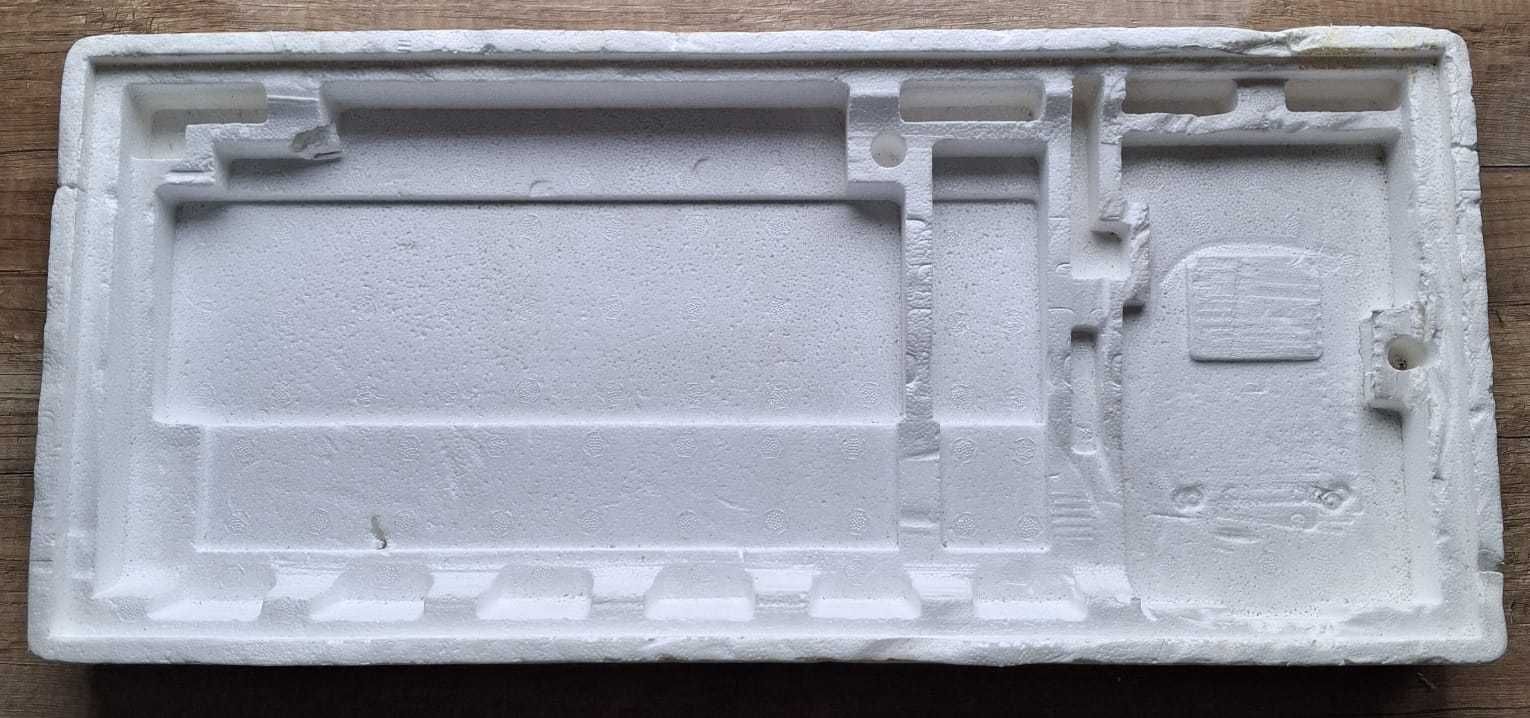 Wytłoczka styropianowa Commodore 64 chlebak