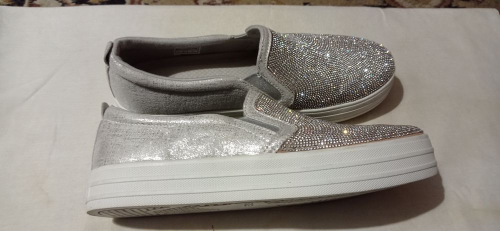 Сліпоны SKECHERS. Нові. Натуральна шкіра.