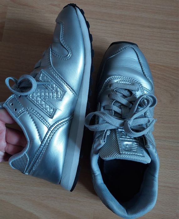 Buty damskie New Balance srebrne