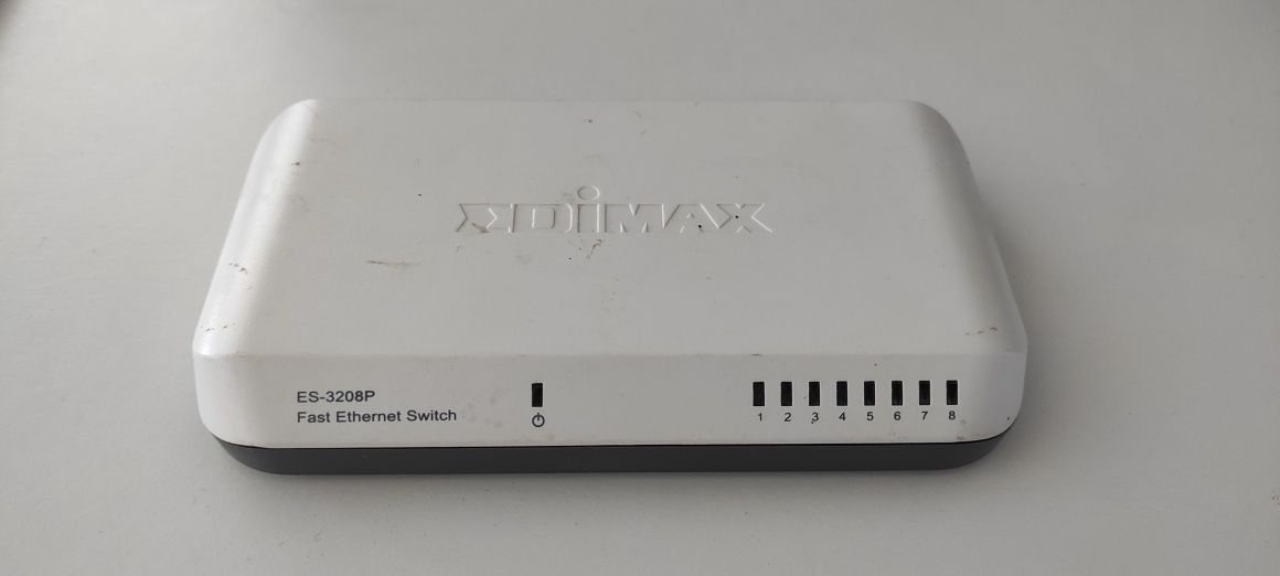 Switch Edimax ES-3208P