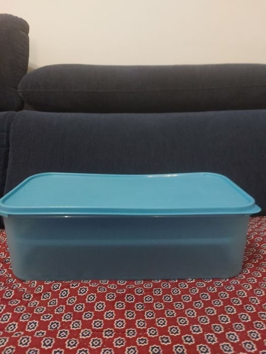 pojemnik  tupperware na ciasto szer 18 dł32 wys12cm