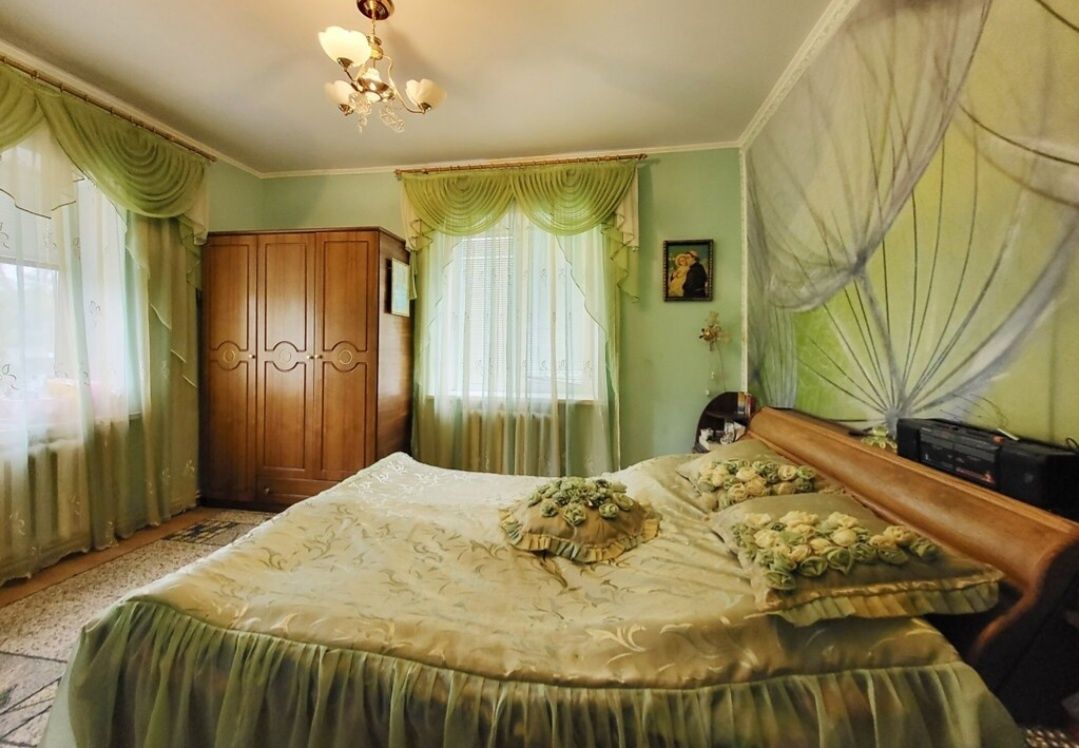 Продаж будинку з виноградником по вул. Д.Нечая