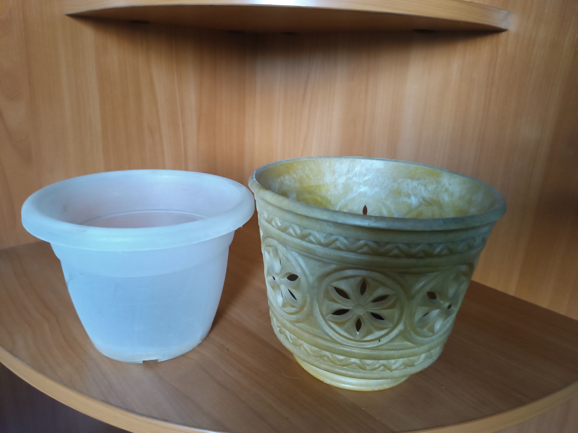 Продам. Керамические.  Горшки для цветов.