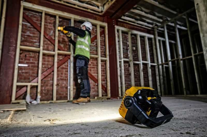DEWALT DCL077-XJ Kompaktowa lampa robocza LED 18V XR