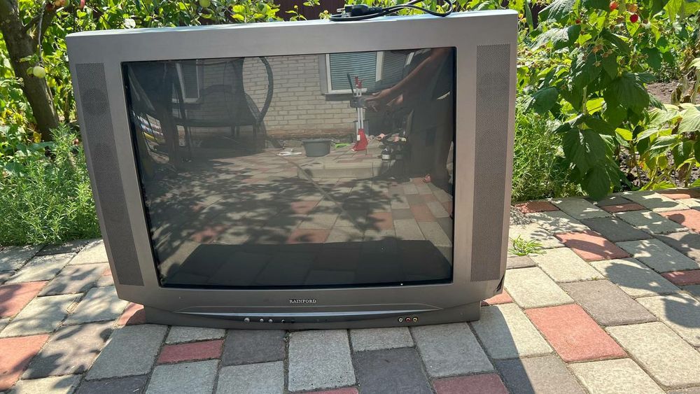 Кольоровий телевізор Rainford