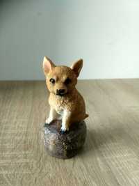 Figurka pies mała stojąca do zabawy dla dzieck żywica