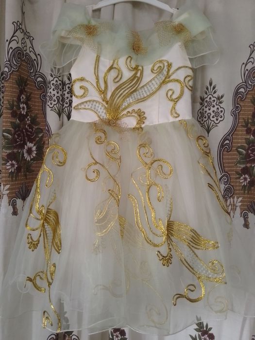 Святкові плаття на дівчинку від  3 до 7