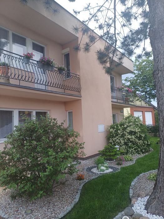 Sprzedam dom  z  tarasem  w prestiżowej dzielnicy na  Osadzie.