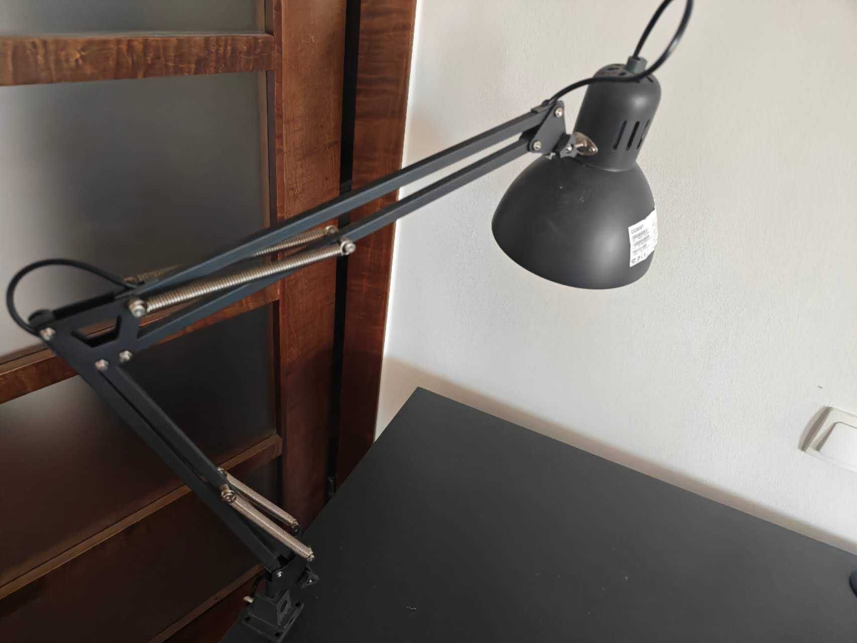 Biurko IKEA + lampka biurkowa