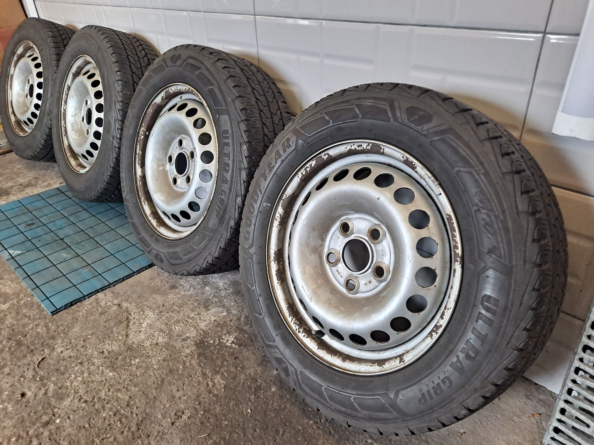 Felgi z oponami vw t5 205/65/16c dot19 5x120