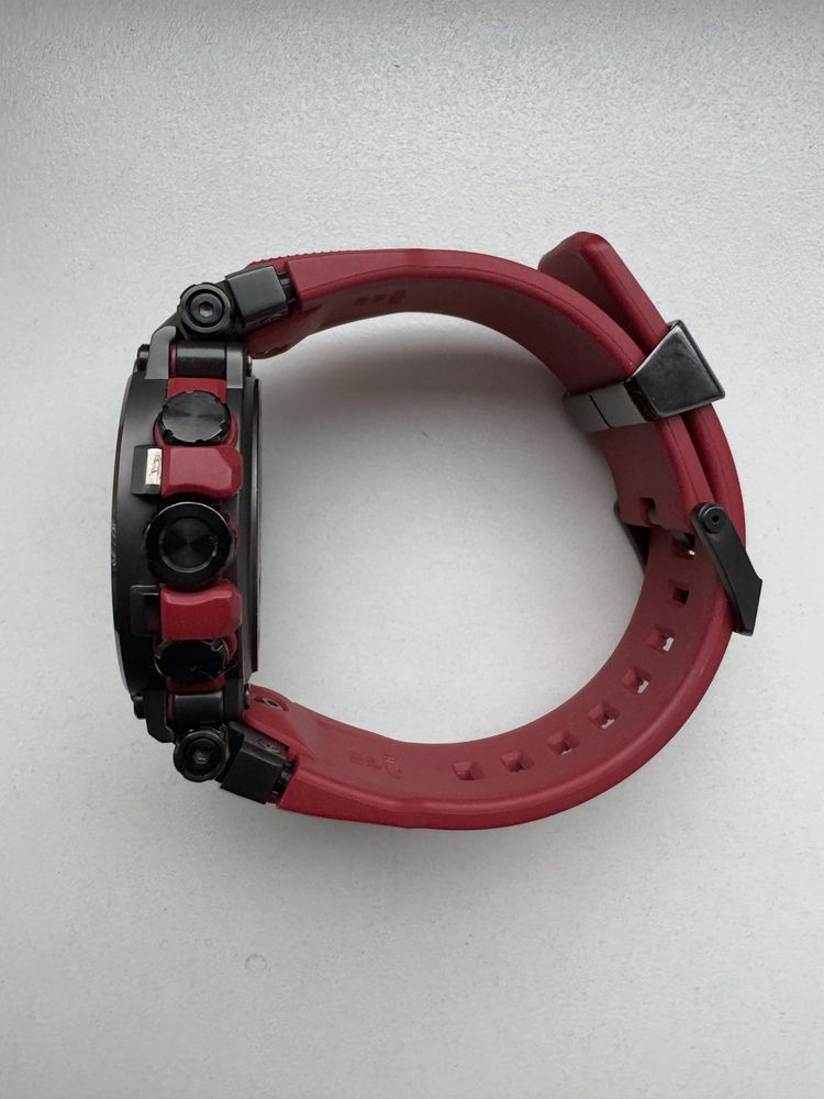 Casio G-Shock MTG-B1000B-1A4JF czerwony