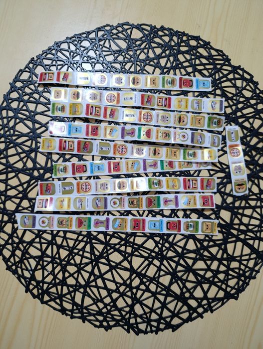 90 naklejek z biedronki + 4 gratis