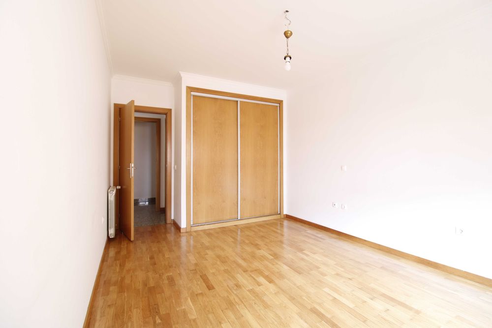 Apartamento T2 Arrendamento Metro Carreira