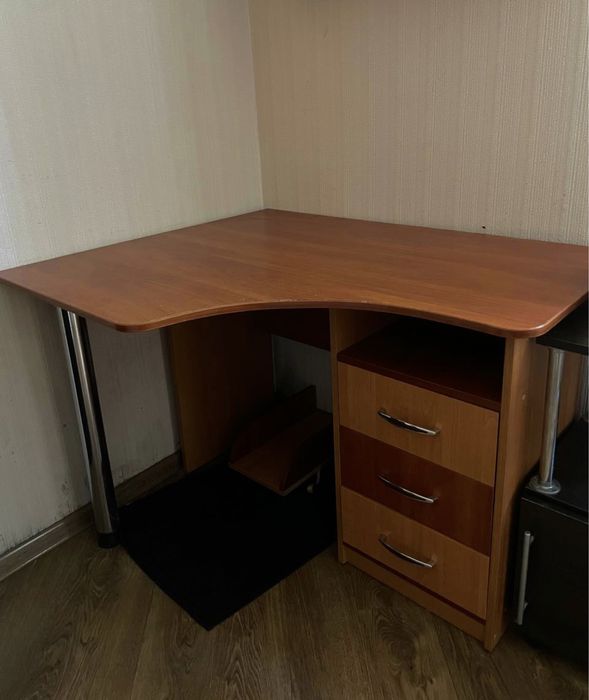 Продамо набір з чотирьх меблів