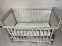 Vende-se berço confortável para o seu bebe, valor total de 100 euros.