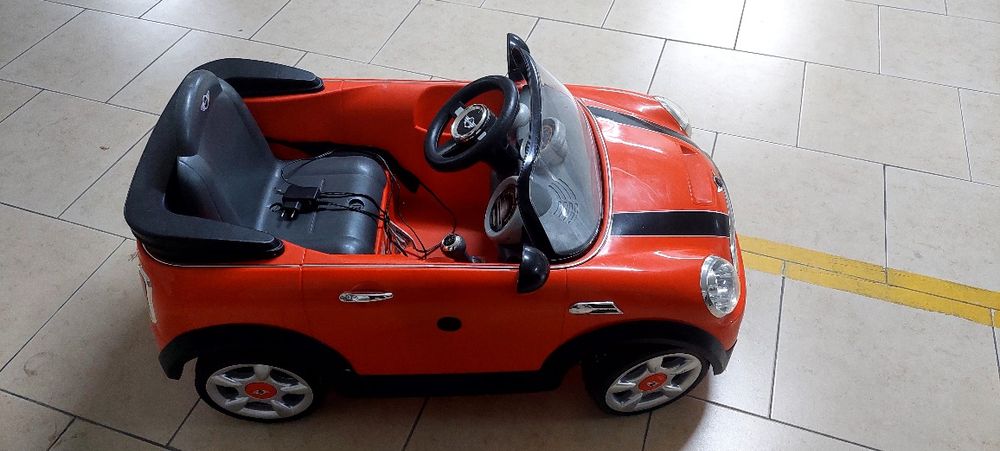 Carro eléctrico de criança