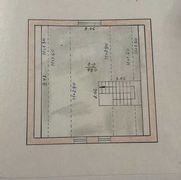 У продажу 2 поверховий будинок 240м2 у центрі міста.