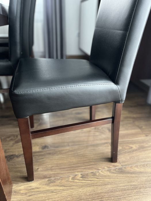 Stół do jadalni + 8 krzeseł.