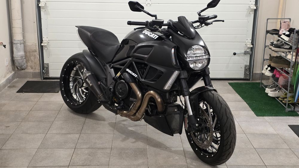 Ducati diavel 2011