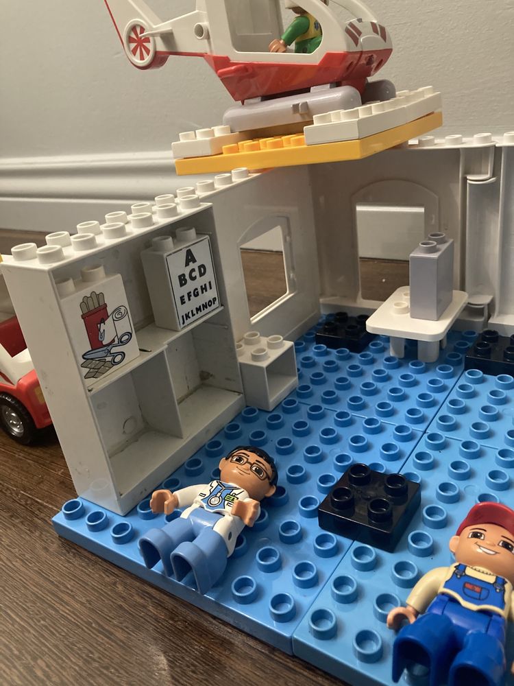 Lego duplo lekarz samolot karetka figurki