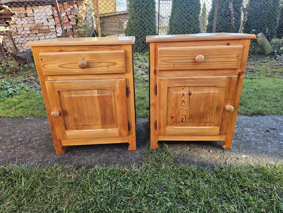 Тумбочка приліжкова деревяня