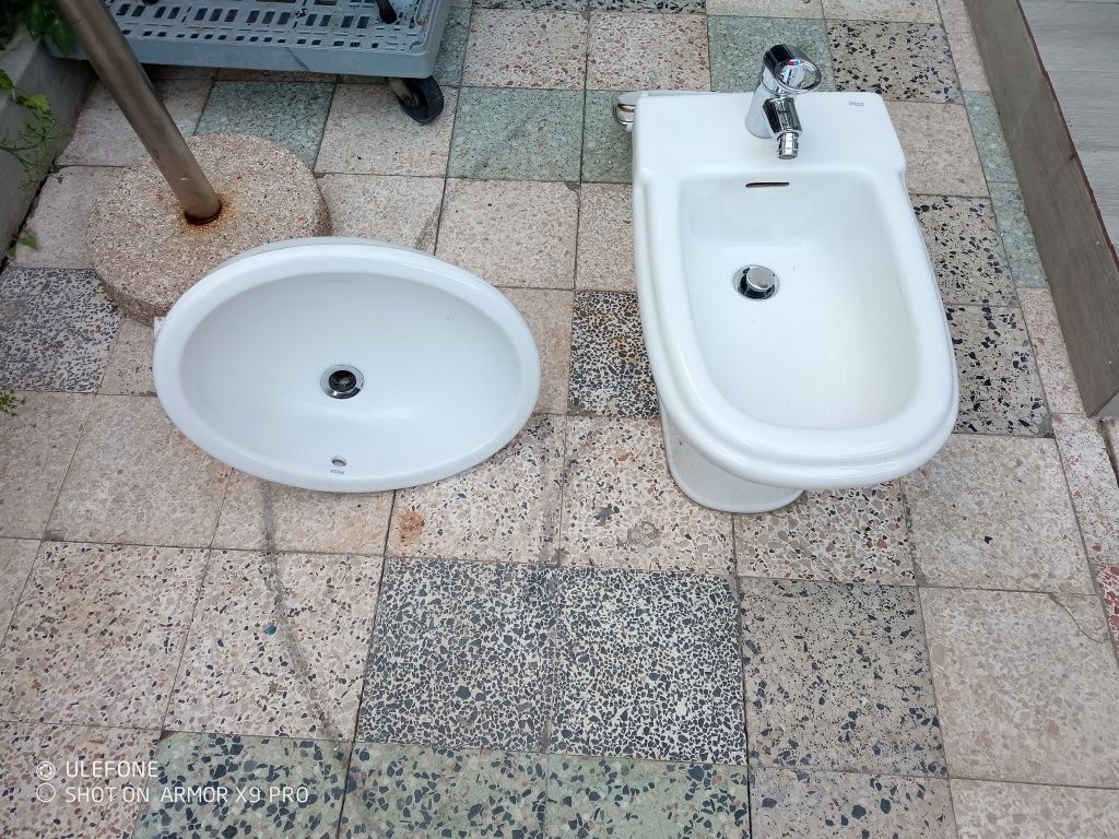 Bidé e lavatório marca roca
