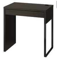 Czarne biurko Ikea Micke