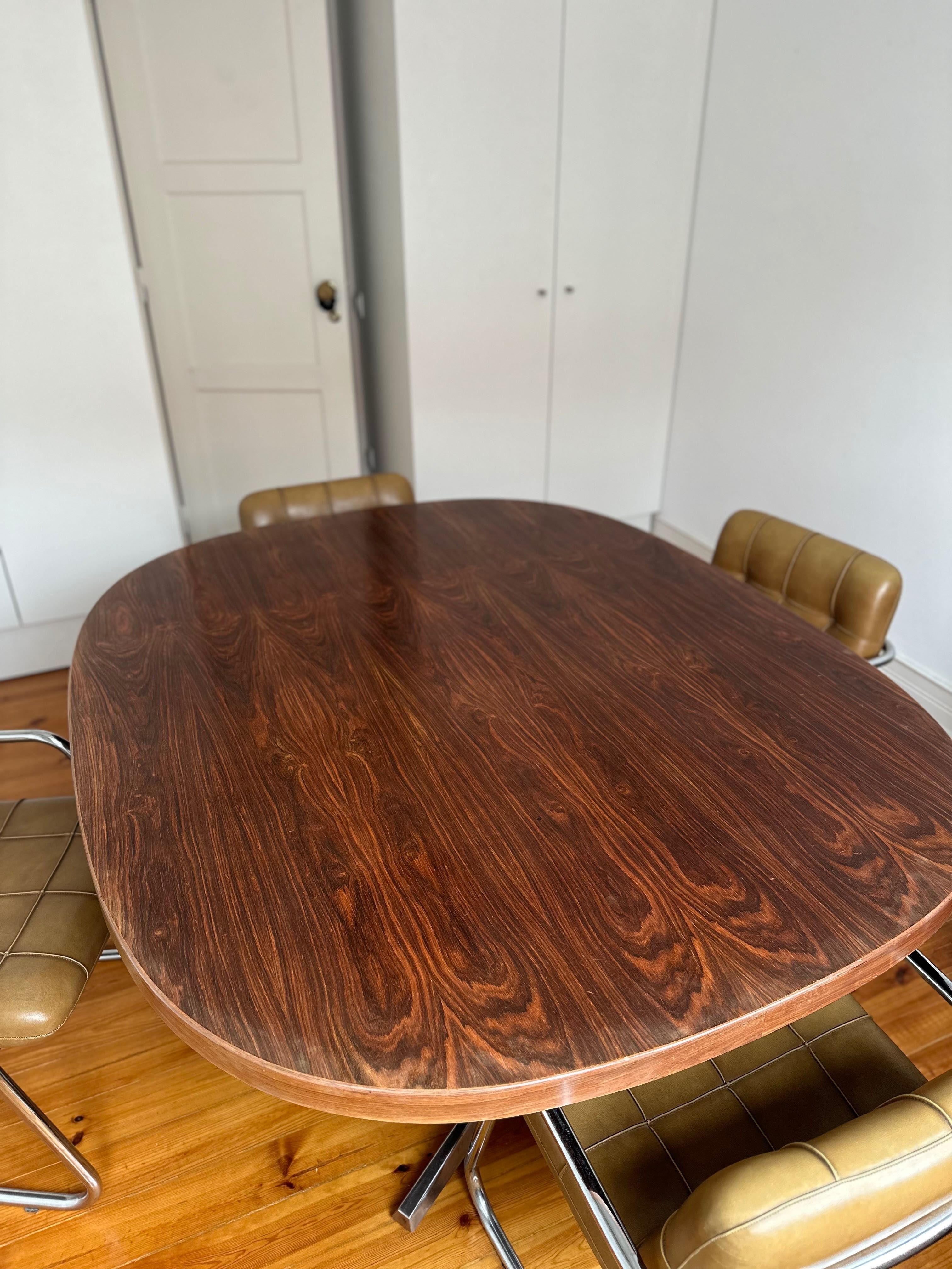 Mesa e Cadeira por Daciano da Costa
