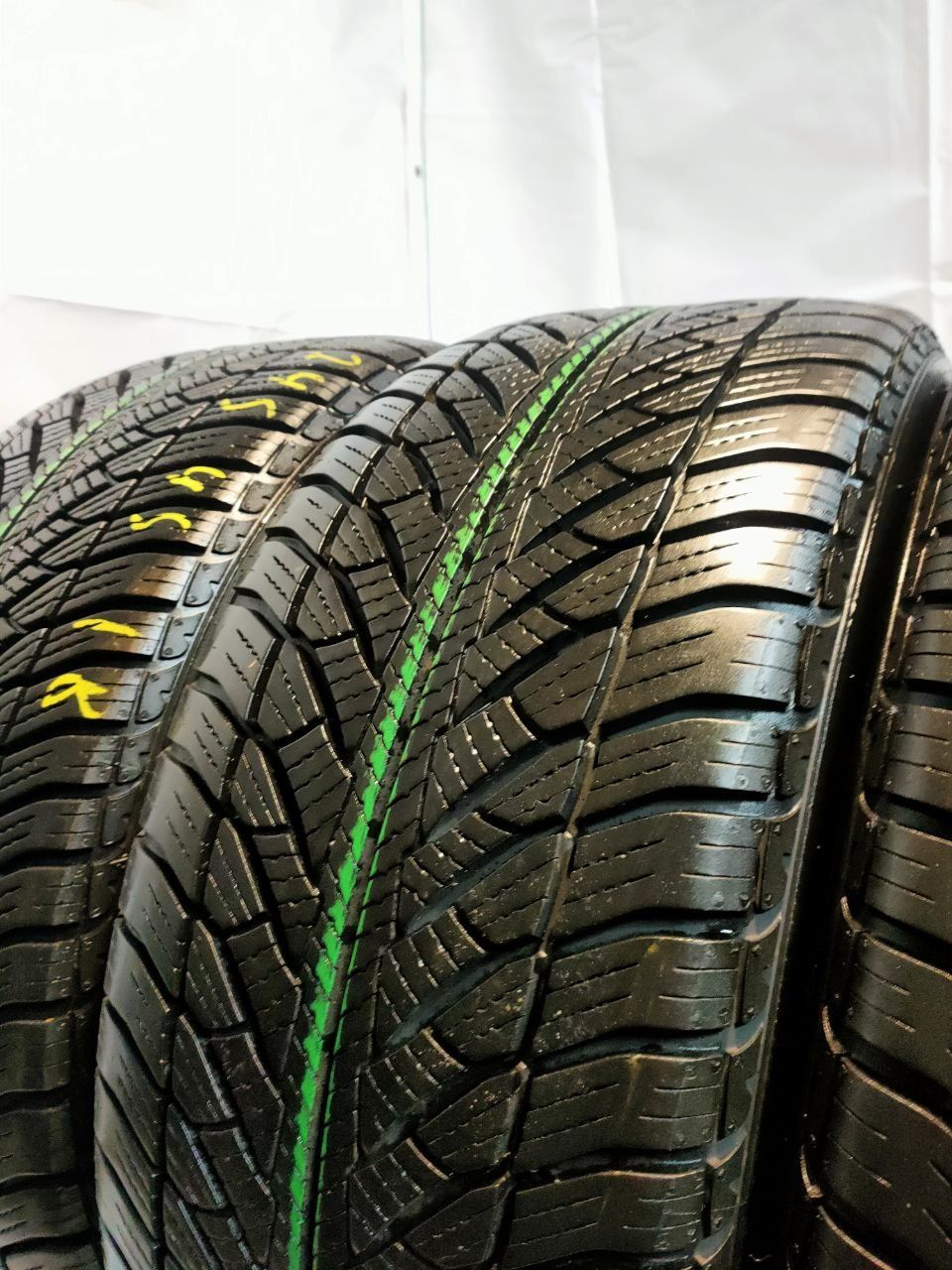 Зима 4шт 245/45 R18 100H GoodYear Ultragrip performance 8 *