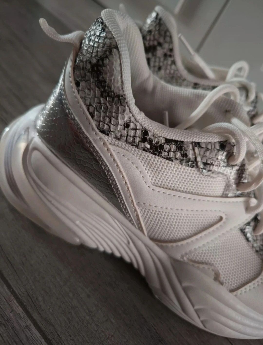 Białe buty sneakersy adidasy sportowe rozmiar 38