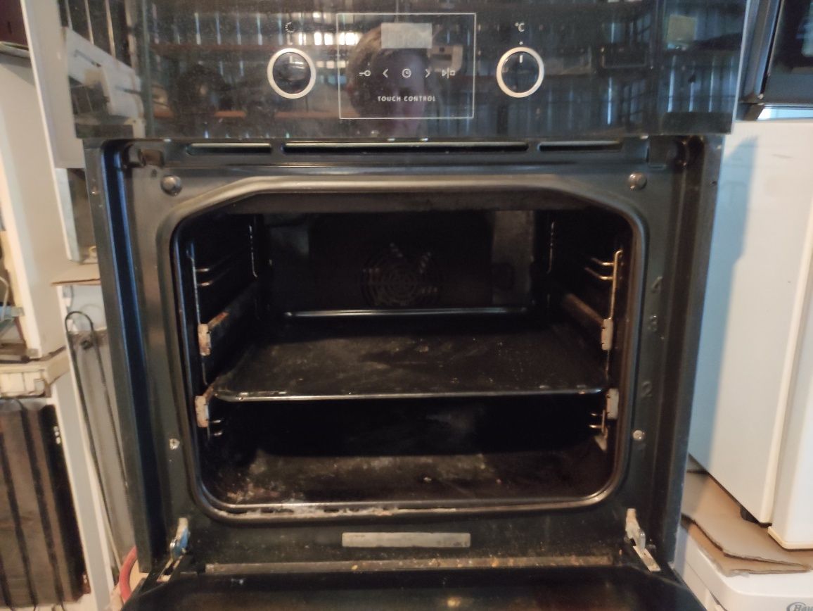 Czarny piekarnik elektryczny do zabudowy gorenje touch control pod zab
