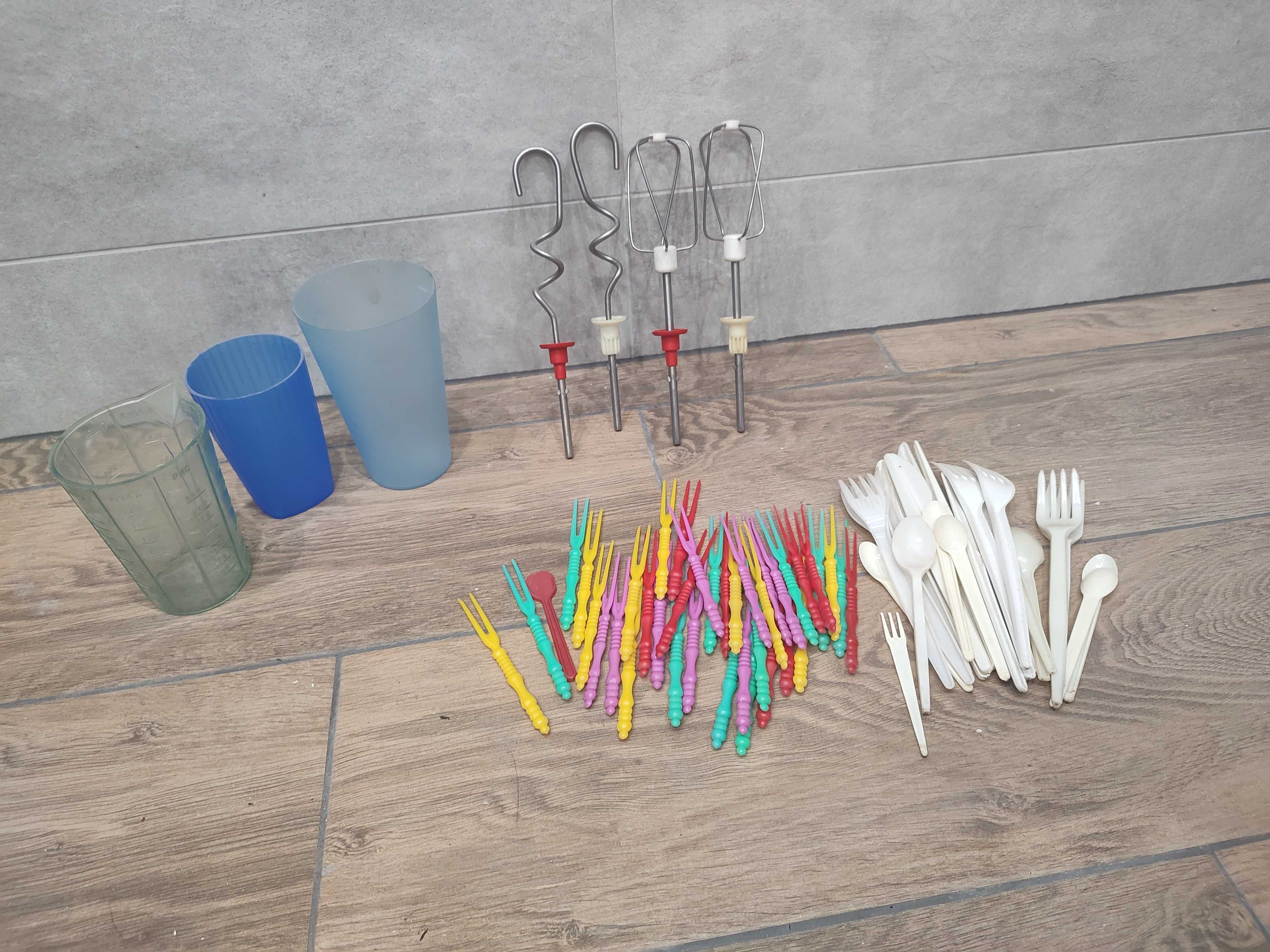 Trzepaczki do miksera kubki plastikowe widelczyki sztućce komplet