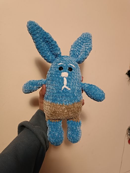 В'язані іграшки ручної роботи, дракончик, кошення та зайчик